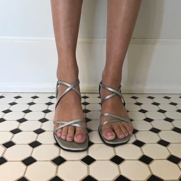 Stuart Weitzman - Picture 2 of 8